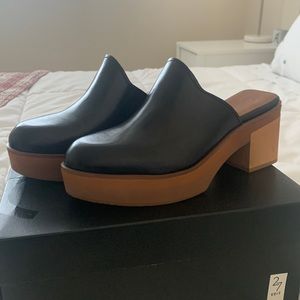 27 Edit black clogs. Size 8. Never worn.